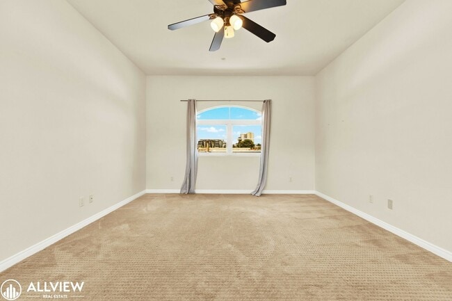 Building Photo - Rare 3-Story Hillcrest Townhome | 3BR/3BA ...