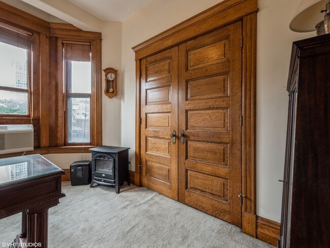 Building Photo - 2800 N Pine Grove Ave