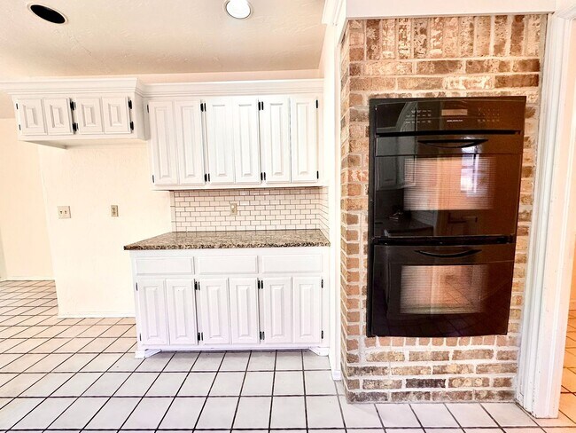 Building Photo - Spacious 4 Bed in Deer Creek - Move in Deposit-Free!(If Qualified)