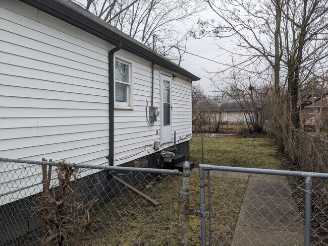 Building Photo - 3517 Hickory Street