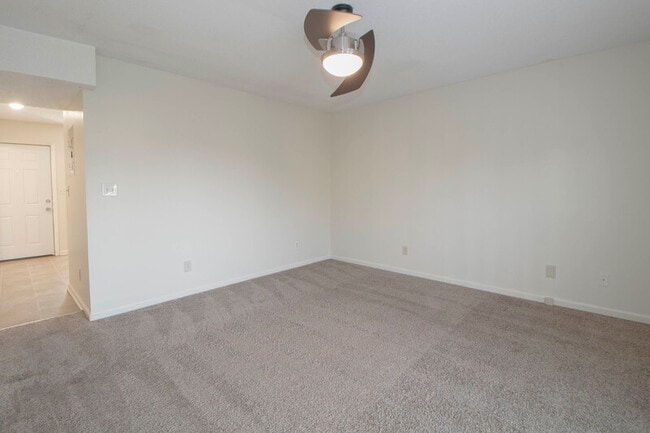 Building Photo - 2000 Tynewood Dr