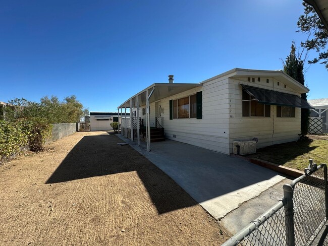 Building Photo - Gorgeous Manufactured Home