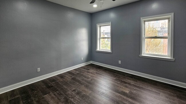 Building Photo - Must See!