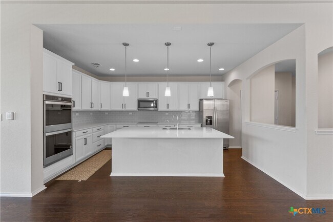 Building Photo - 942 Blue Violet