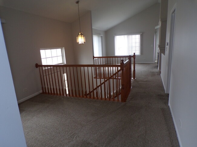 Building Photo - 583 S Parkside Dr