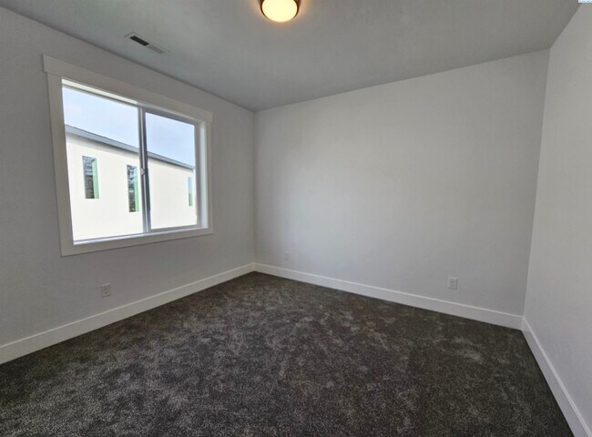 Building Photo - Rambler/Basement with Territorial Views