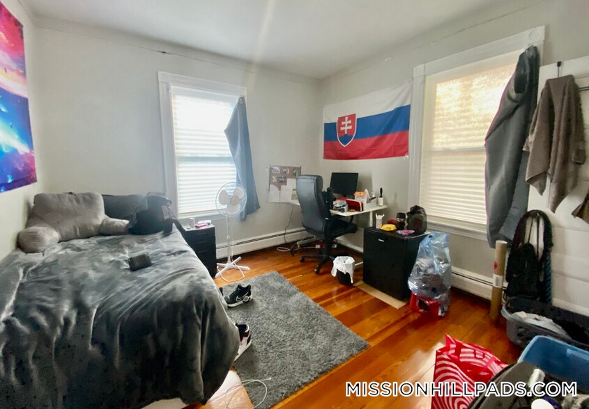 Building Photo - 12 Bucknam St