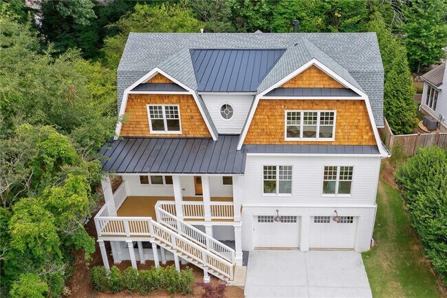 Building Photo - 2717 Skyland Dr NE