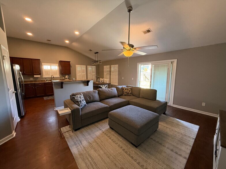 Building Photo - 248 Harmony Blvd