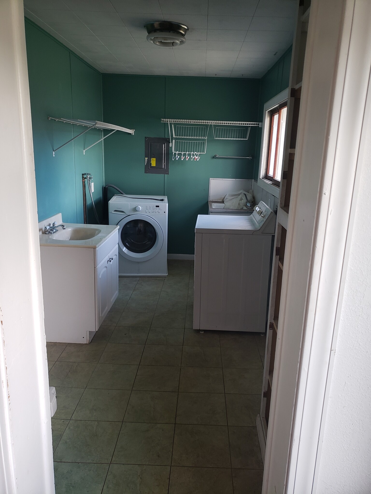 Building Photo - 128 Karlann Dr