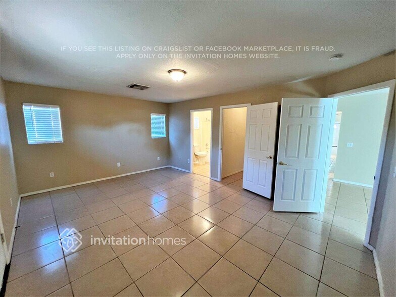 Building Photo - 134 S Main Dr