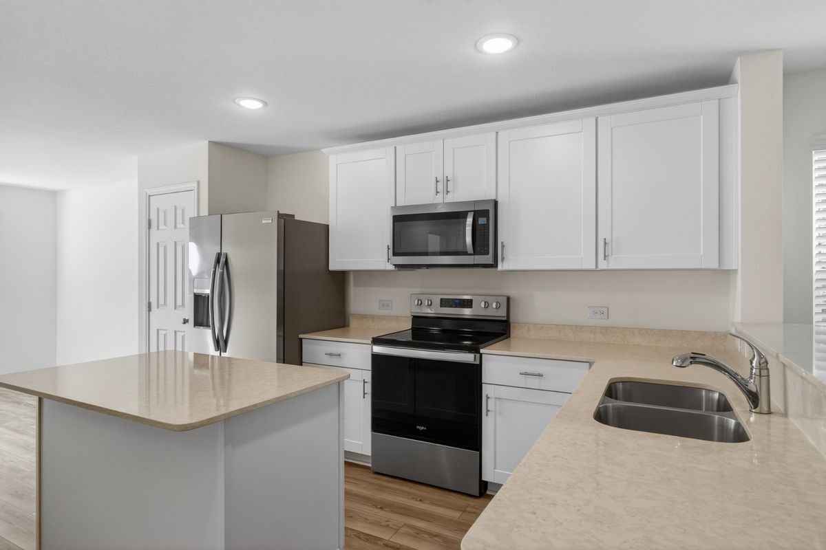 Building Photo - 605 Grenada Lk Dr