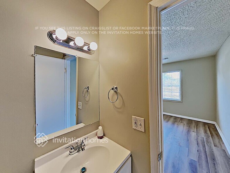 Building Photo - 9323 Southampton Pl