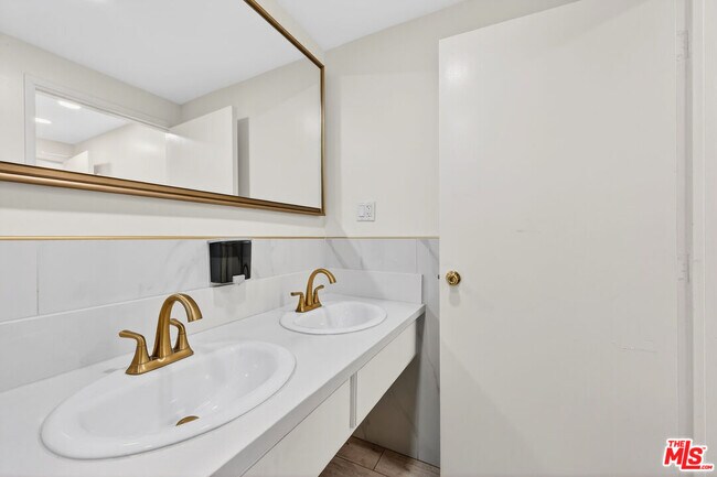 Building Photo - 10535 Wilshire Blvd