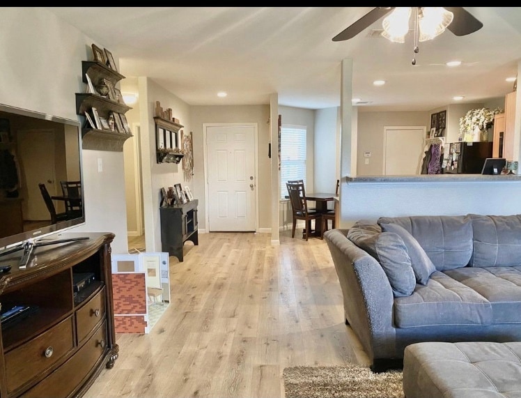 Building Photo - 118 Feverbush Dr