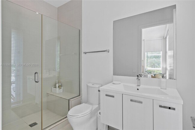 Building Photo - 435 Hampton Ln