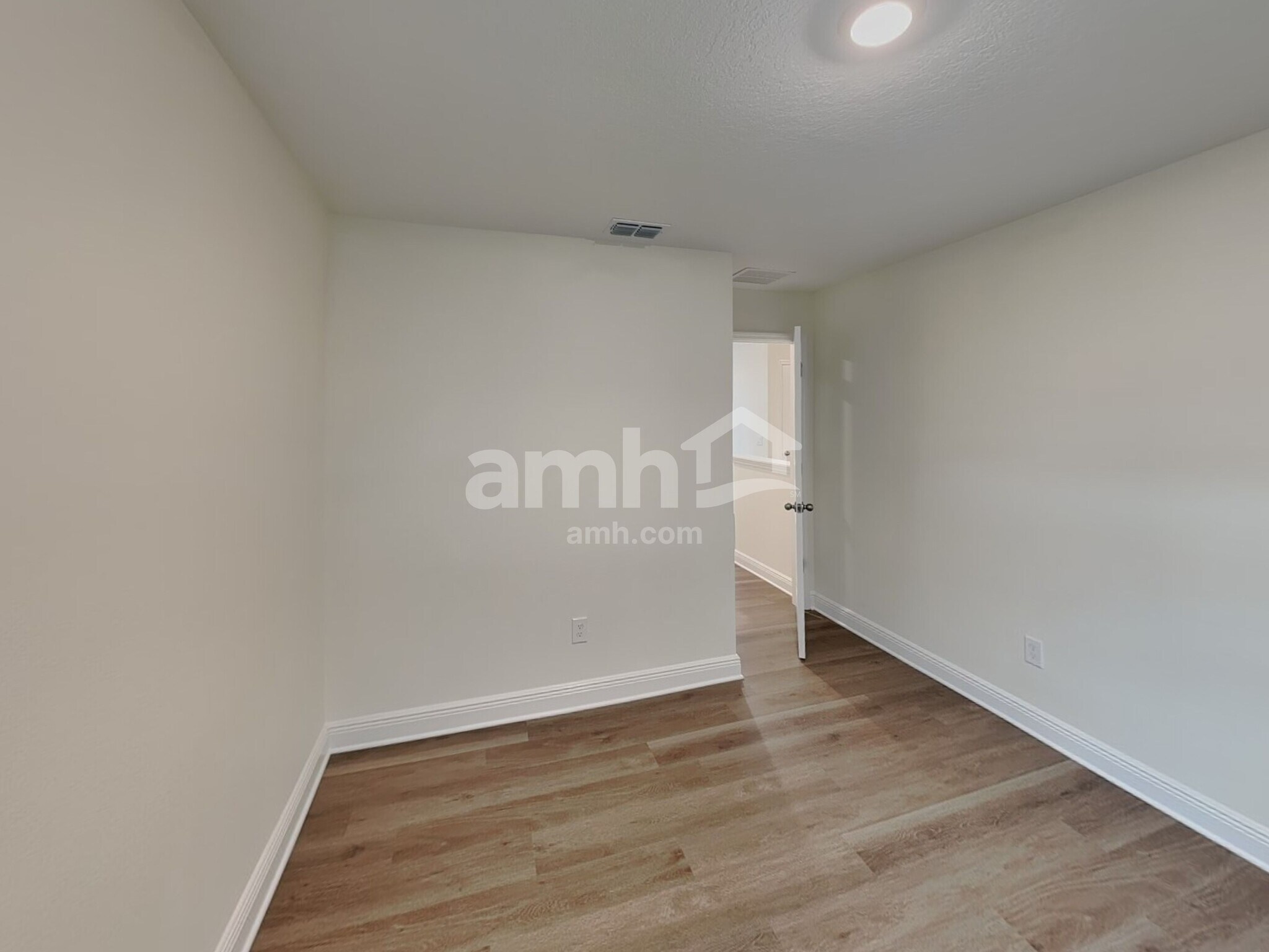 Building Photo - 5986 Pinewood Ests Dr
