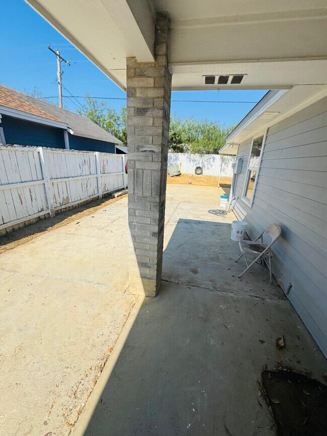 Building Photo - 218 Girasol Ct