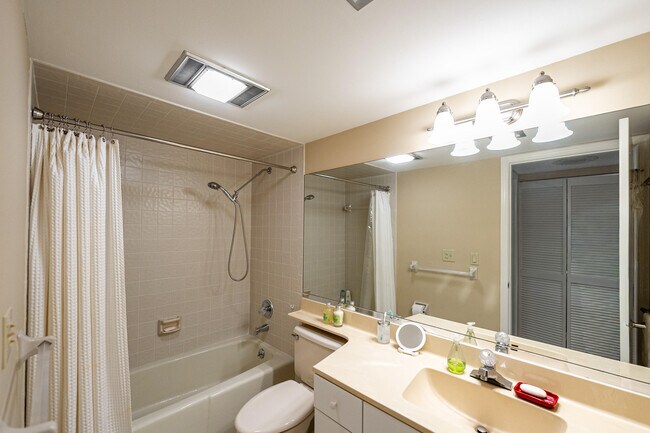 Building Photo - 6404 SE Brandywine Ct