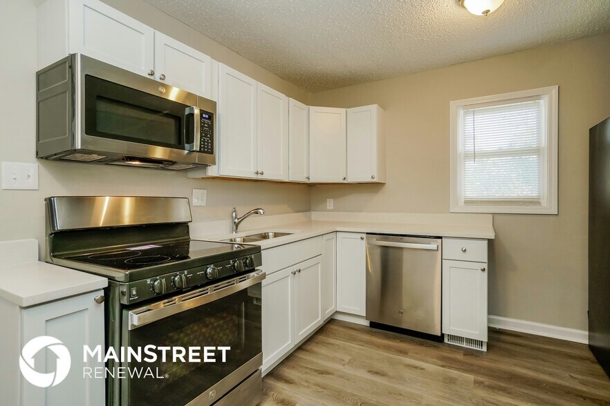 Building Photo - 5103 Dimson Dr N