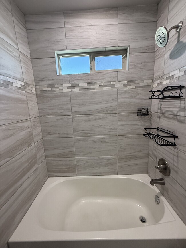 Building Photo - 1099 Sky River St