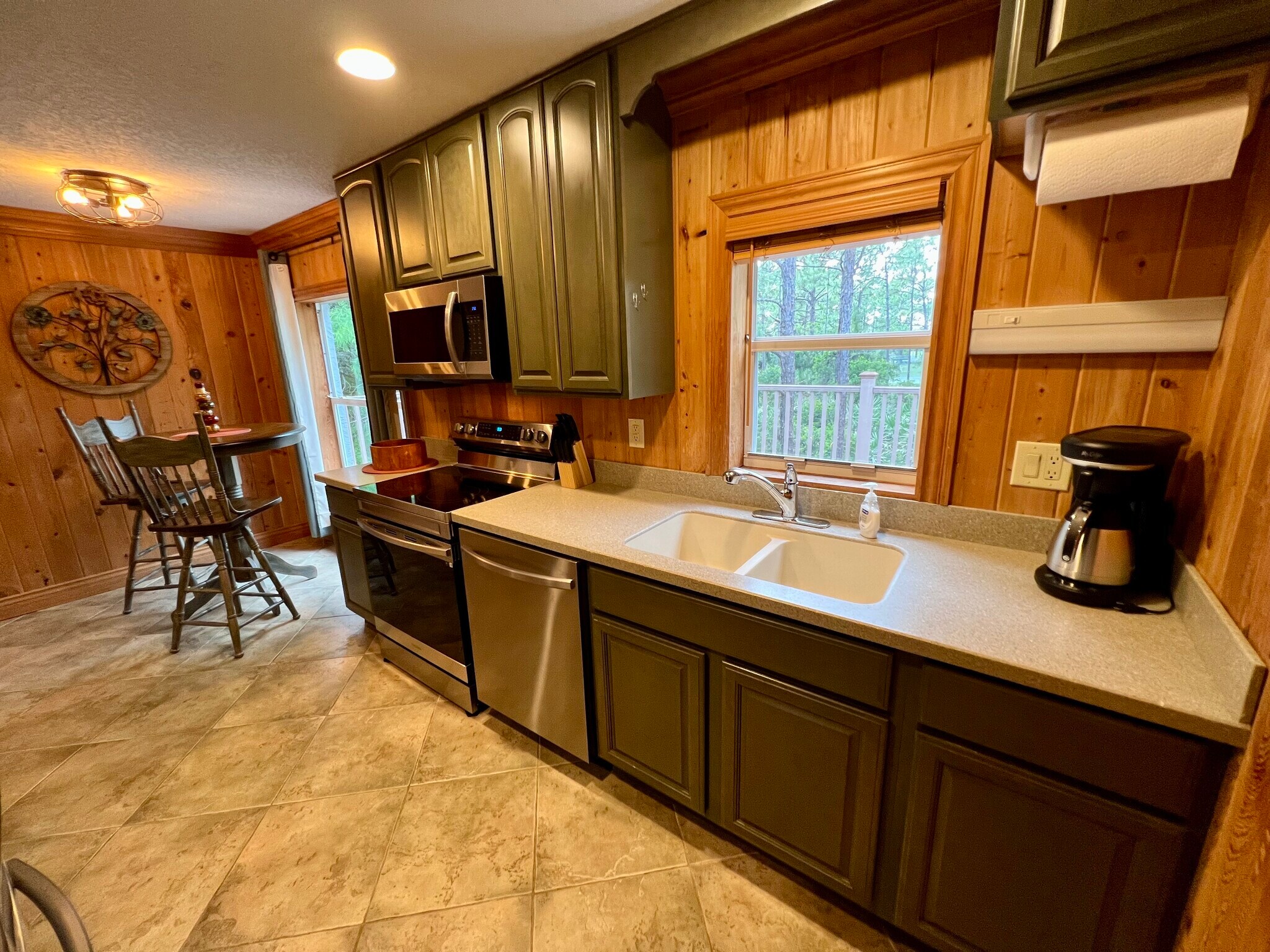 Building Photo - 2162 SW Perry Ter