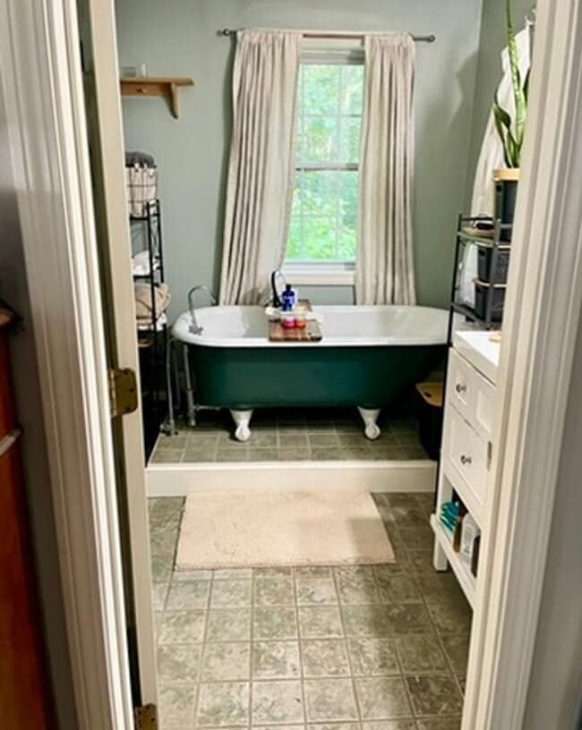 Building Photo - Sublet available now to May. Stunning 5 be...