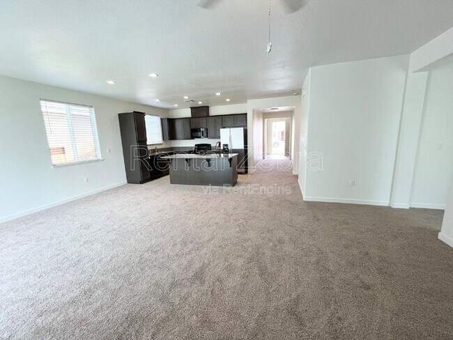Building Photo - 165 Squaw Vly Dr