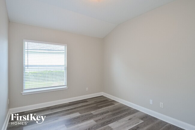 Building Photo - 14744 Falling Waters Dr