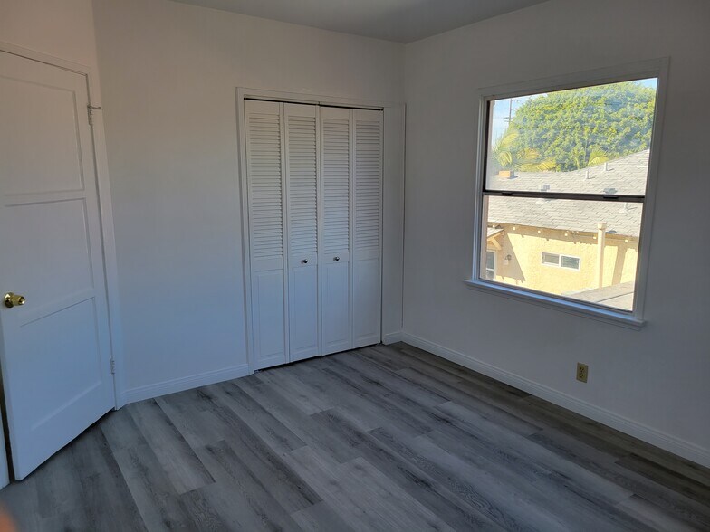 Building Photo - 2416 Flower St