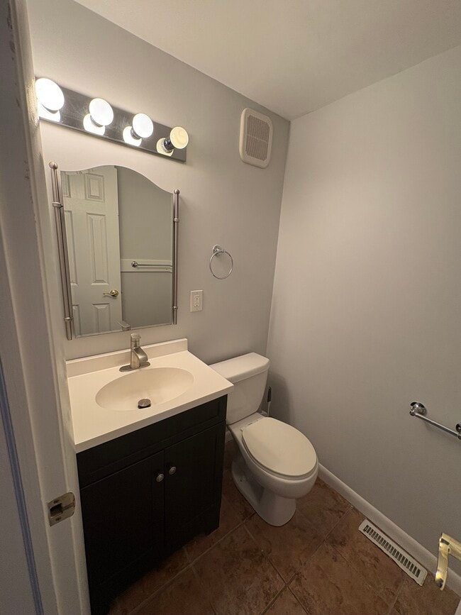 Building Photo - 241 Branford Rd