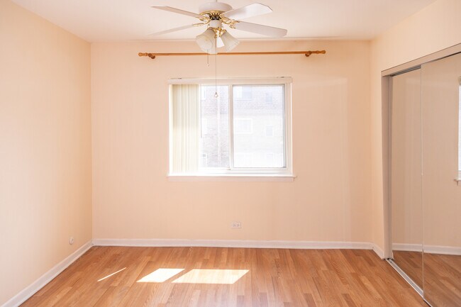 Building Photo - 9480 Bay Colony Dr