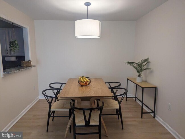 Building Photo - 12070 Cardamom Dr