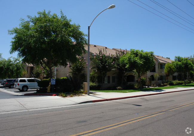 Building Photo - Royal Heights Apartments