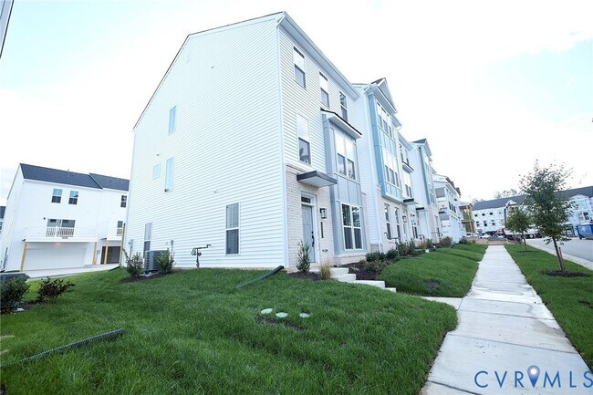 Building Photo - 15337 Sunray Wy