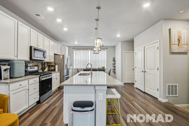 Building Photo - Charming 3BR Townhome in Castle Pines