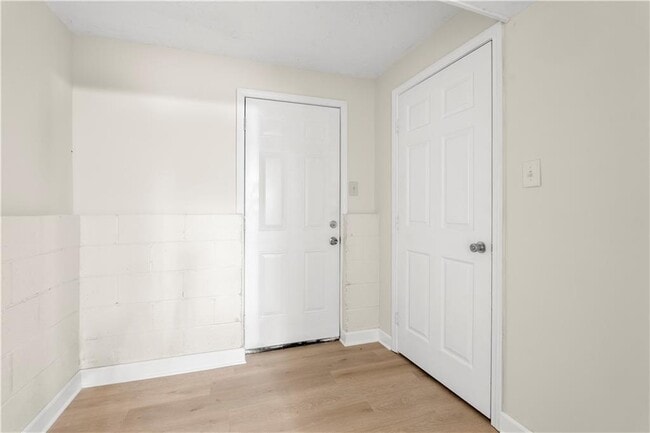 Building Photo - 2116 Scarbrough Rd