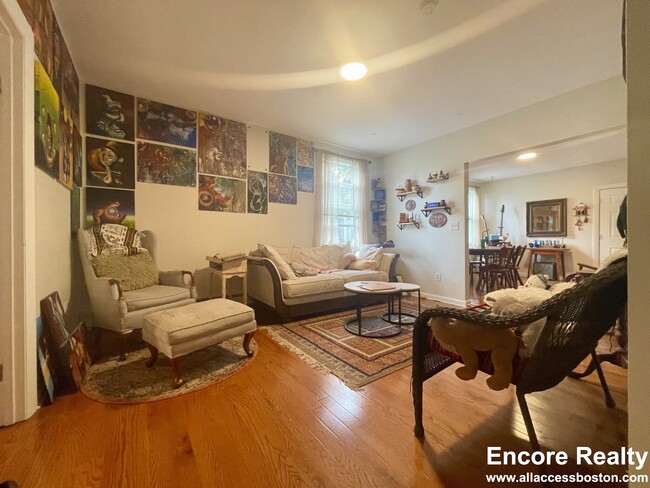 Building Photo - 75 Putnam St