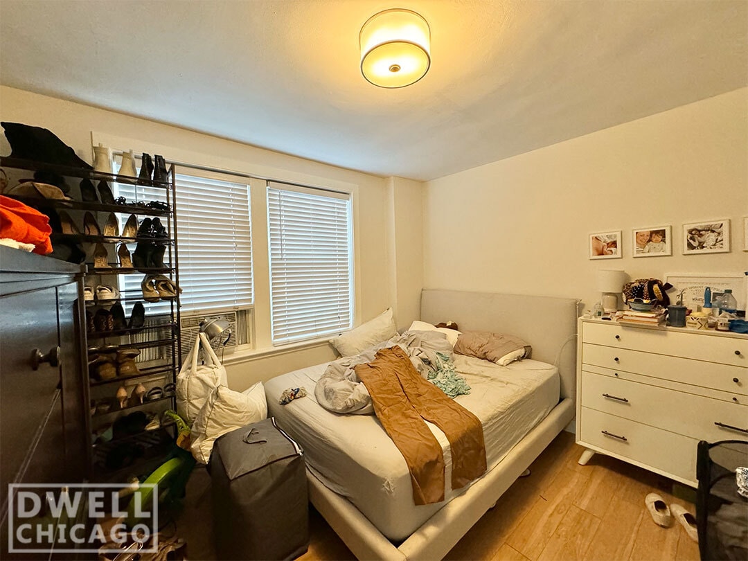 Building Photo - 541 W Belmont Ave