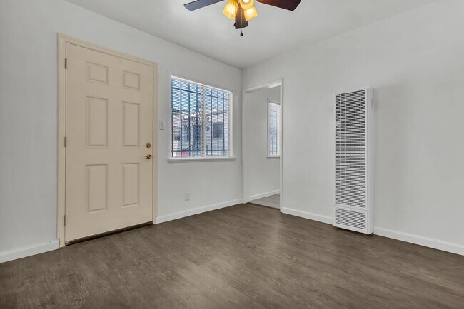 Building Photo - 447 E 101st St