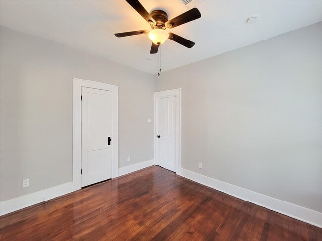 Building Photo - 802 E 39th St