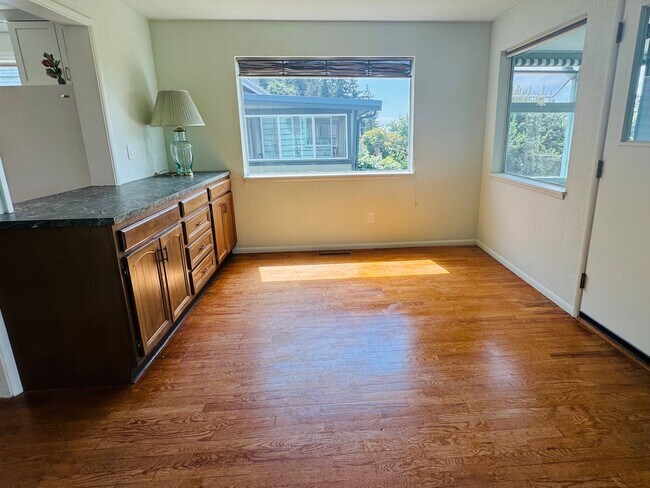 Building Photo - 3 bed/2 Bath, Spacious Home in Mount Verno...