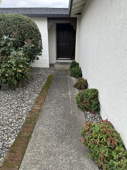 Building Photo - 4446 Moffitt Dr