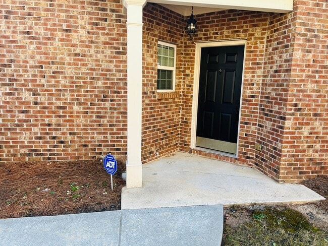 Building Photo - Wow! Check out this charming 3 bedroom 2.5...