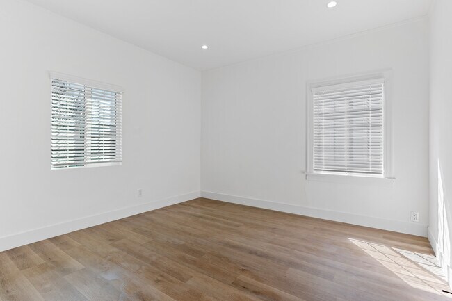 Building Photo - 2832 12th Ave