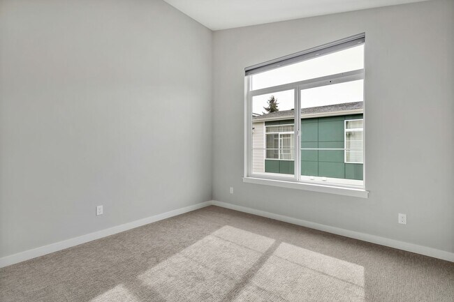 Building Photo - 3bed/2.5 Bath Modern Comfort Meets Elegant Design