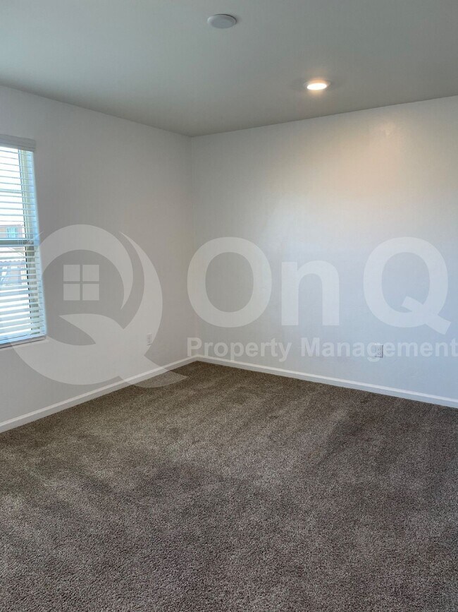 Building Photo - 10296 S Cienega Knolls Loop