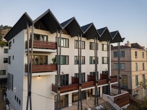 Building Photo - 2425 Prospect