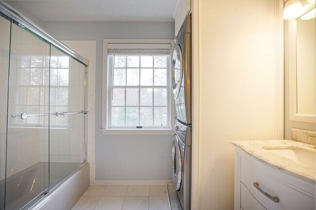 Building Photo - 14 Horseshoe Ln