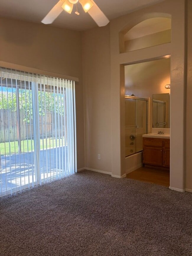 Building Photo - 8807 Rollingbay Dr